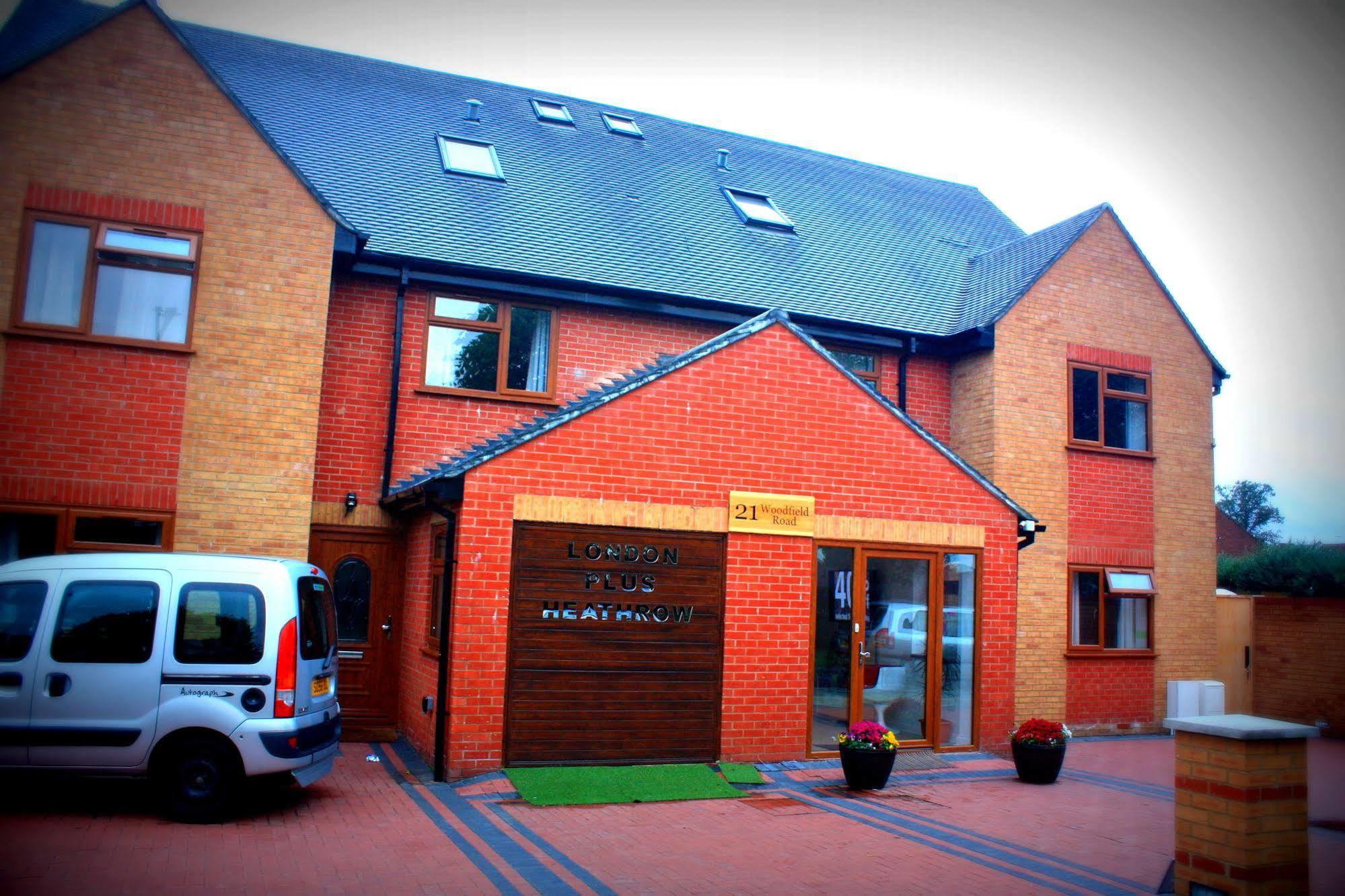 Heathrow Travellers Hub Bed & Breakfast Hounslow Exterior photo